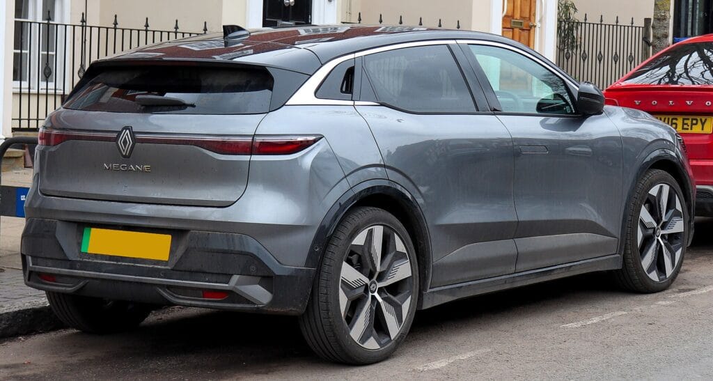 भारत में Renault Megane EV की पहली झलक 2 renault-megane-ev-spotted-india